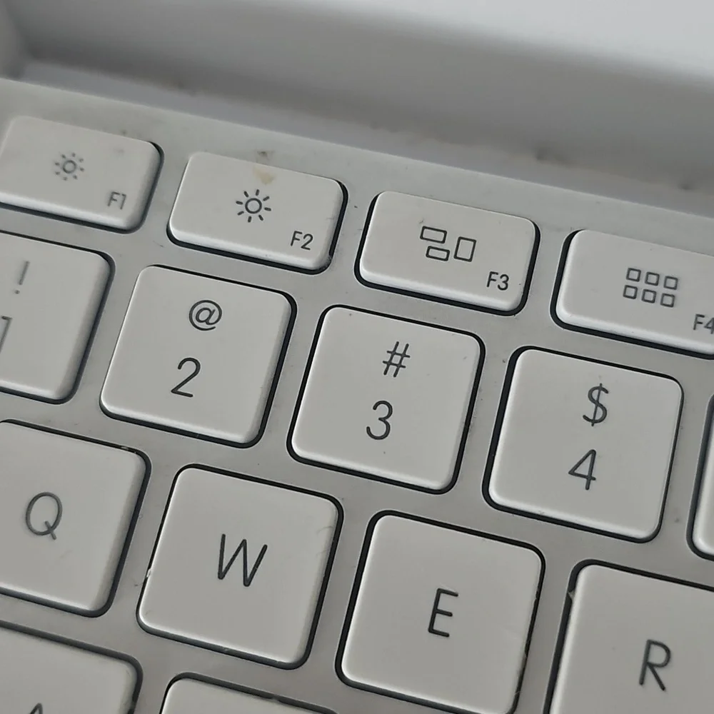 Wired Apple Keyboard In Original Box - Picture 4 of 4